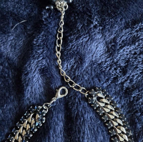 Choker style necklace, blue crystals with silver metal snakestyle - Picture 6 of 6